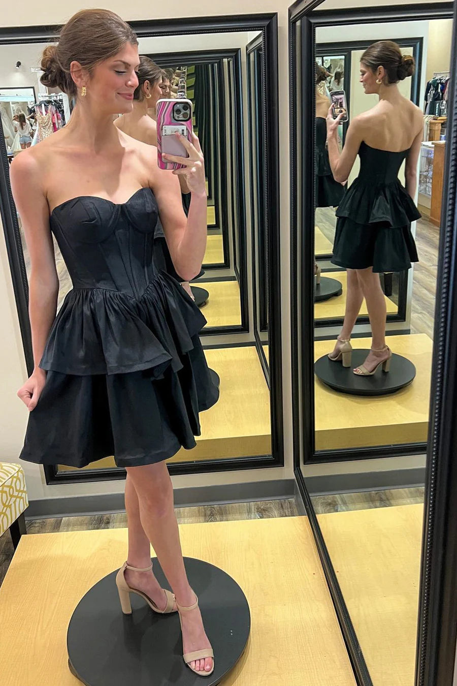 Vestido de fiesta corto multicapa con escote en forma de A y escote en forma de corazón